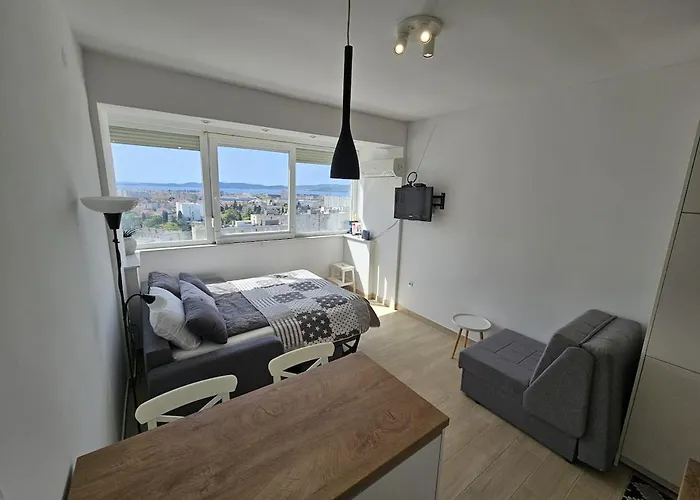 Apartman Apartment, 11th Floor, Excellent Location - *